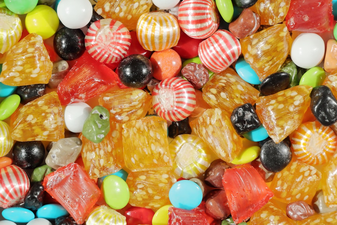 カラフルなグミキャンディの詰め合わせ