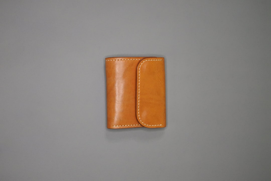コンパクトなミニ財布 本革 三つ折り